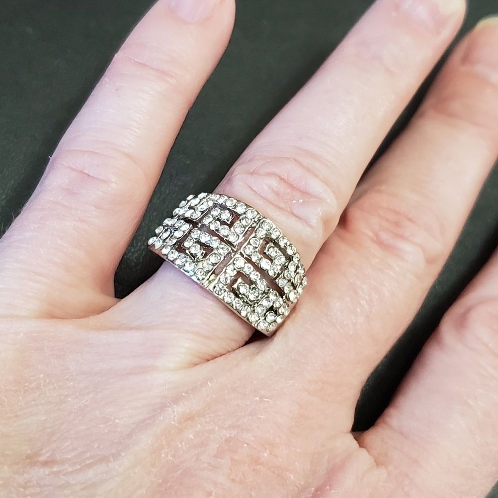 Silver tone rhinestone ring Almost a 6